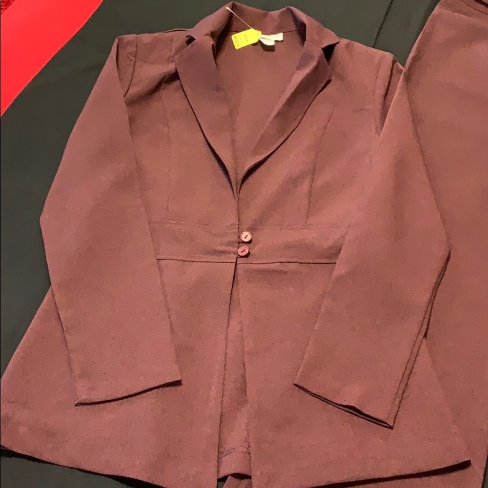 Suit - Picture 3 of 7